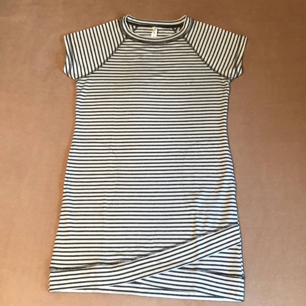 NWOT ideology Harmony short sleeve tunic or dress with pockets. Size XS.